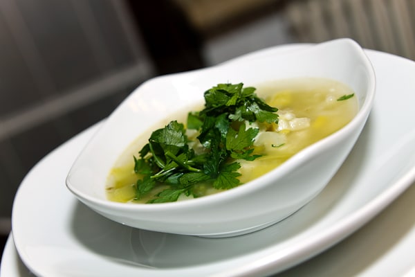 Lauch-Sellerie-Suppe mit Edamer