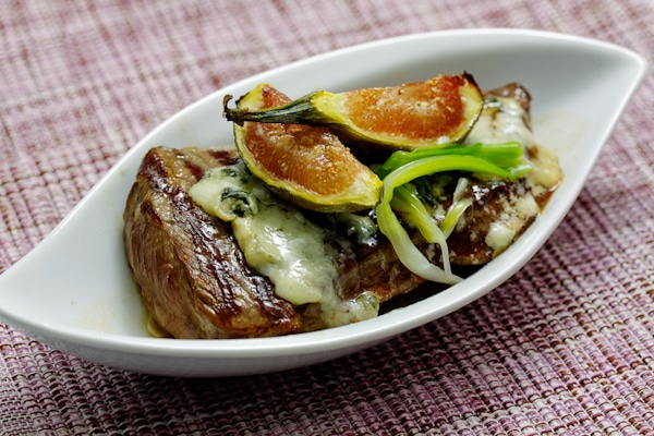 Steak mit Roquefort und Feigen