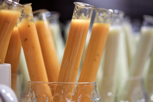 Scharfe Karottensuppe mit Kreuzkümmel-Schaum