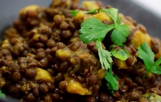 Dal Dhokli - Linsen mit Weizenklößchen