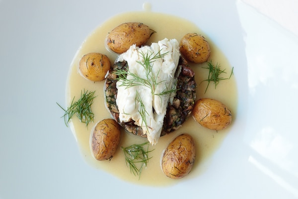 Gedämpfter Zander auf Champignon-Tatar mit Dill-Kartoffeln