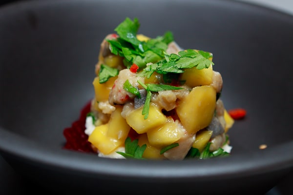 Mango-Matjes-Tatar mit rote Beete und Limonen-Meerrettich