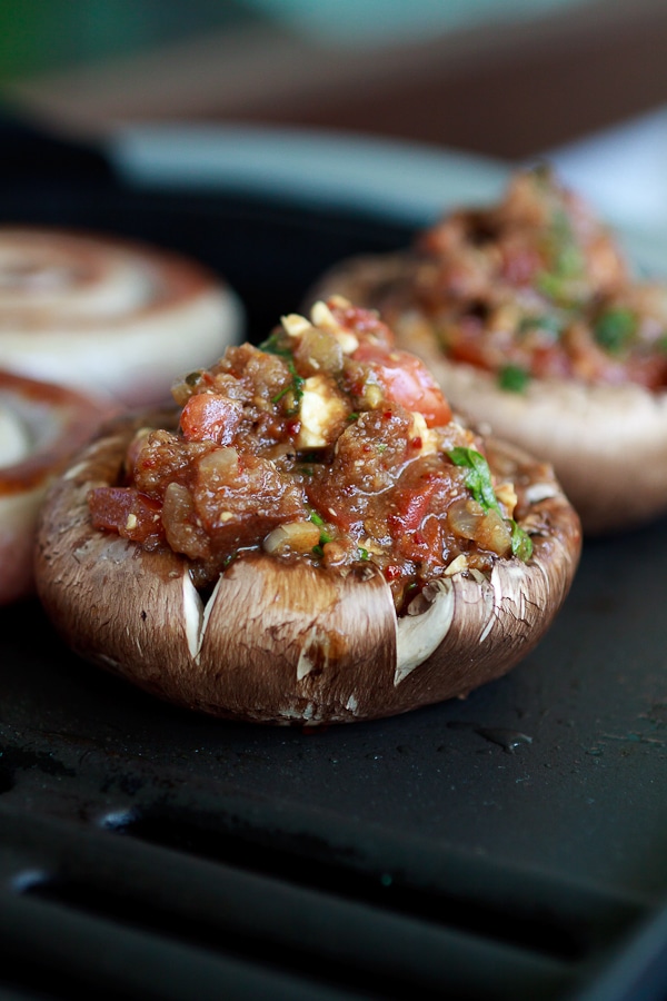 Gefüllte Portobello-Pilze vom Grill