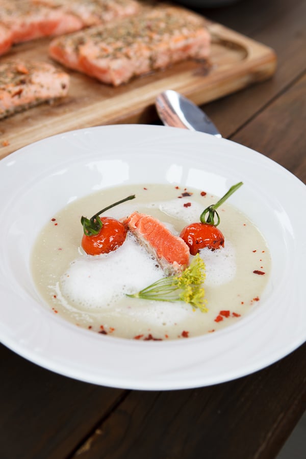 Geeiste Gurken-Ingwersuppe mit Ingwerschaum, confierten Tomaten und ...