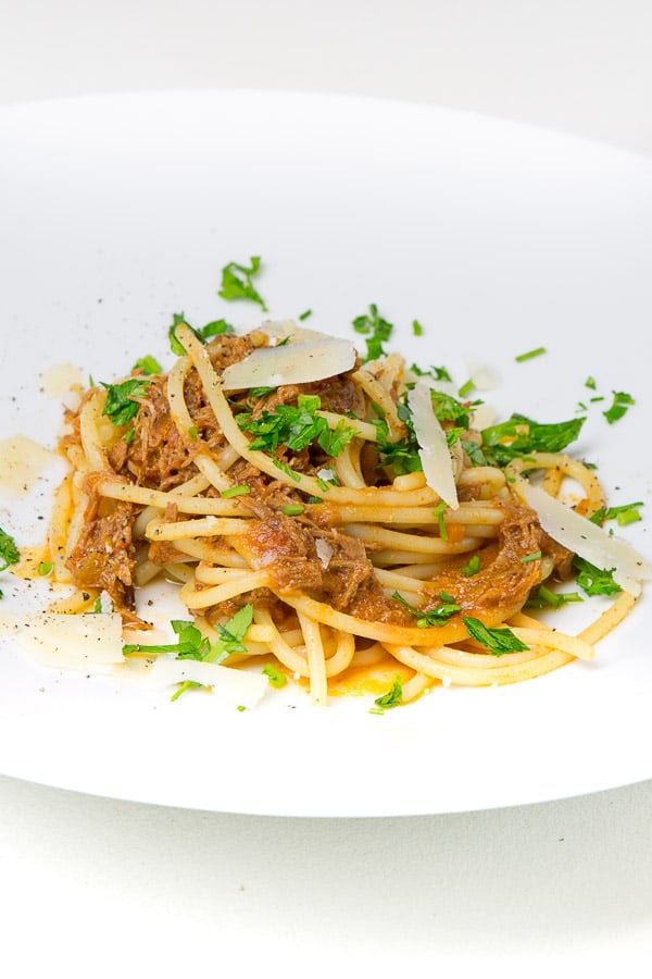 Ragù mit dreierlei Fleisch nach Bologneser Art