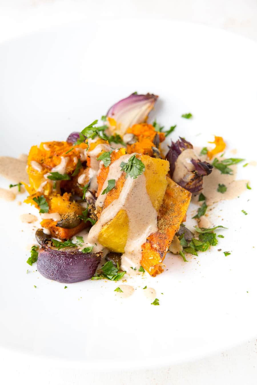 Geschmorter Kürbis mit Za’atar und Tahini-Sauce - HighFoodality