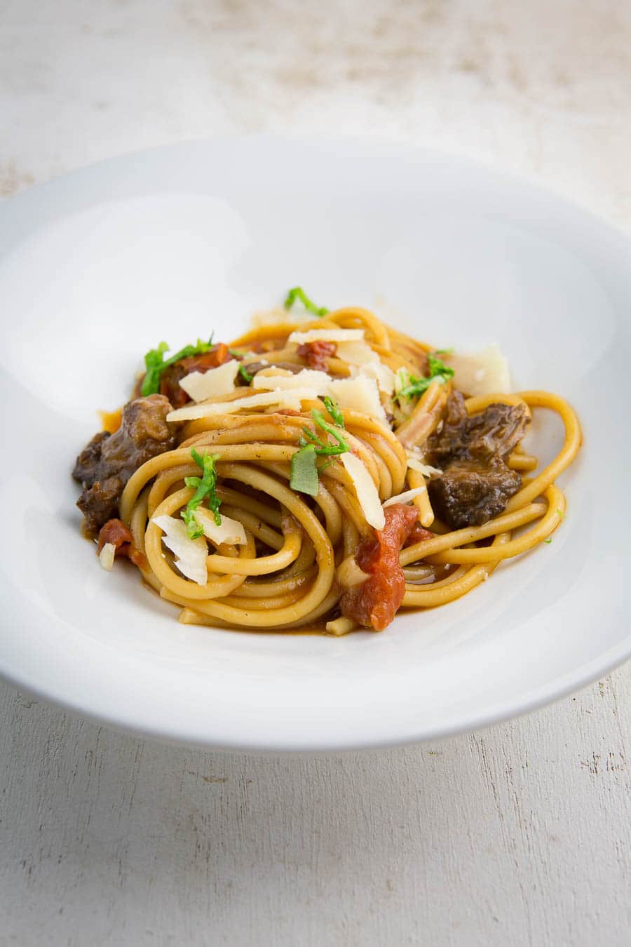 Spaghetti mit Ochsenschwanz-Sugo