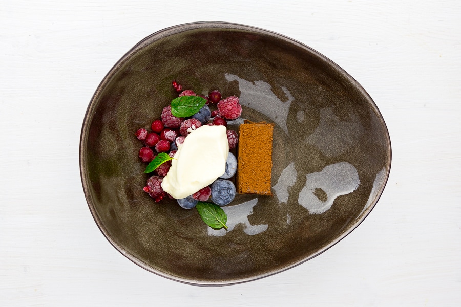 Sea-Salt-Eiscrème, Schoko-Praliné-Tarte und geeiste Beeren - HighFoodality